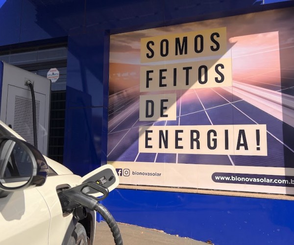 Com mais de 500 mil elétricos nas ruas, demanda por eletropostos cresce no Brasil