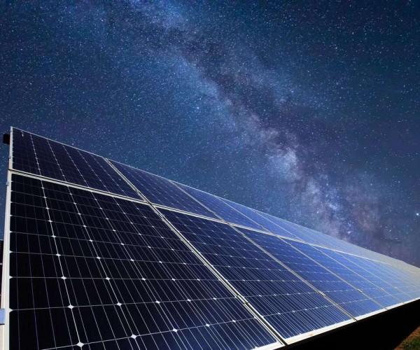 Como o sistema de energia solar funciona à noite?