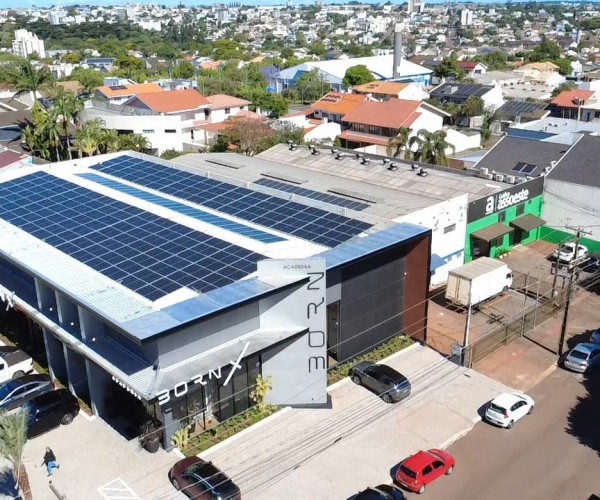 Energia solar é solução inteligente para academias: Born X, em Cascavel, é exemplo de inovação e economia