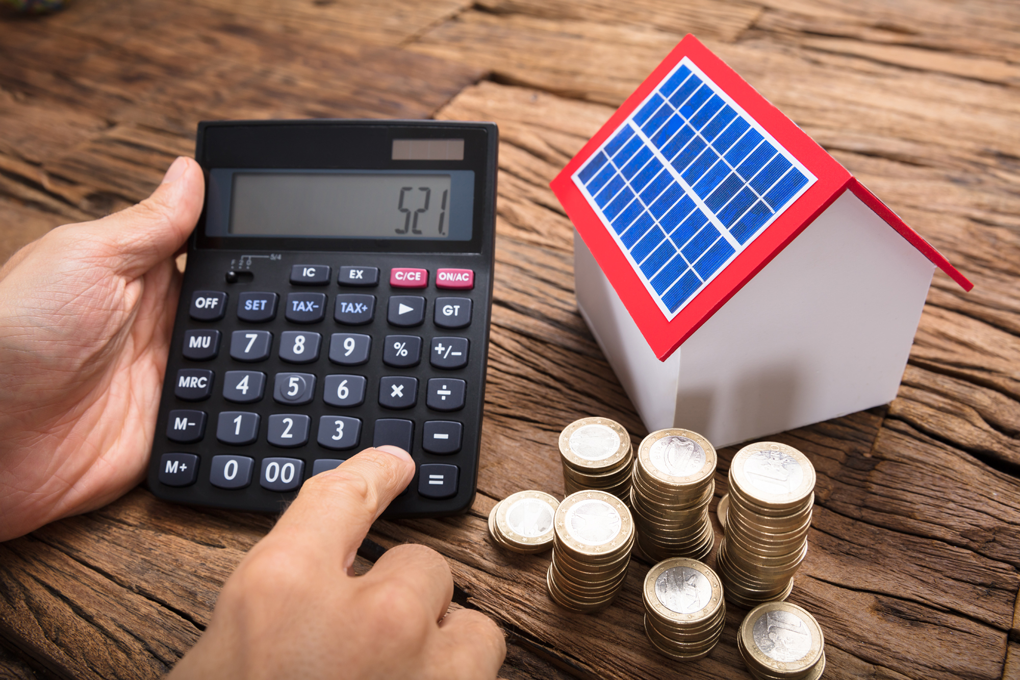 Simulador de energia solar: como é calculado o preço médio da instalação